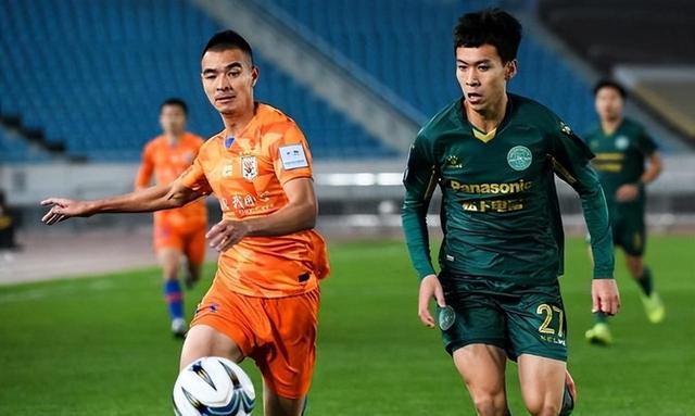 上港主场艰难击败鲁能，坚守主场保持积分稳定