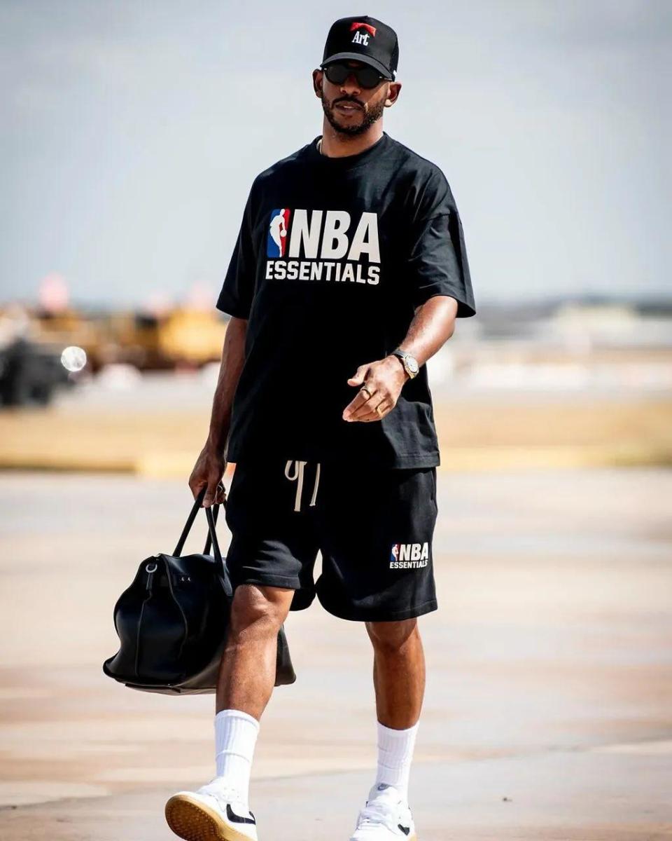 包含NBA球员新形象曝光，品牌合作引发热议的词条