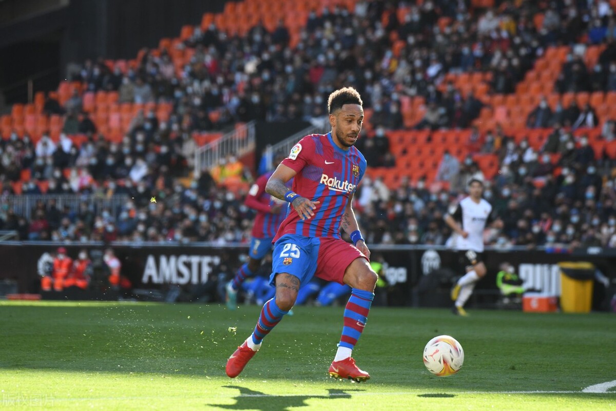 关于西班牙绝地反击波兰，佩德里完成帽子戏法的信息