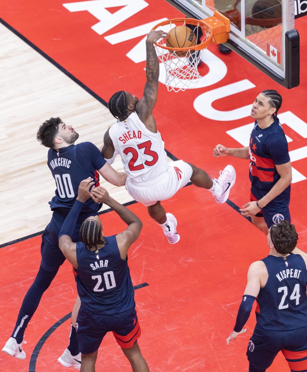 猛龙大胜尼克斯，范弗利特30分8篮板的简单介绍