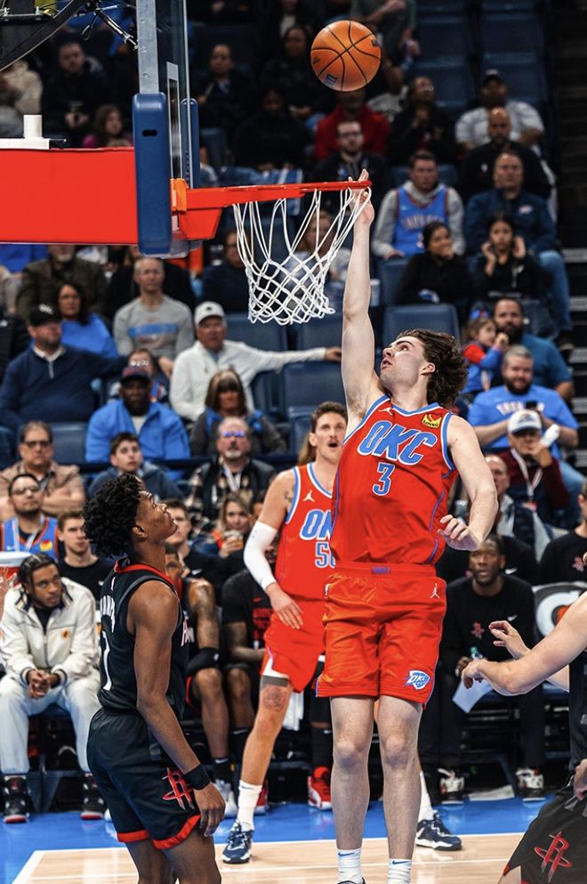 上海队完胜四川队,范弗利特关键制胜 上海队完胜四川队,范弗利特关键制胜