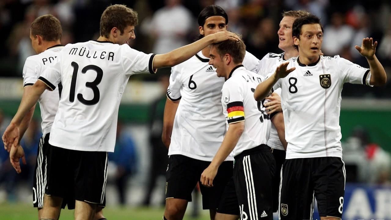 德国队鏖战印度队，黄鸭组合带队取胜