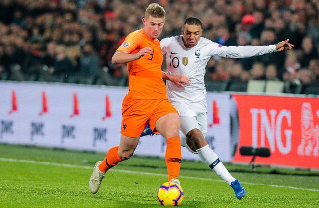 荷兰对阵巴拉圭,莱万防守端锁死对手 荷兰对阵巴拉圭,莱万防守端锁死对手